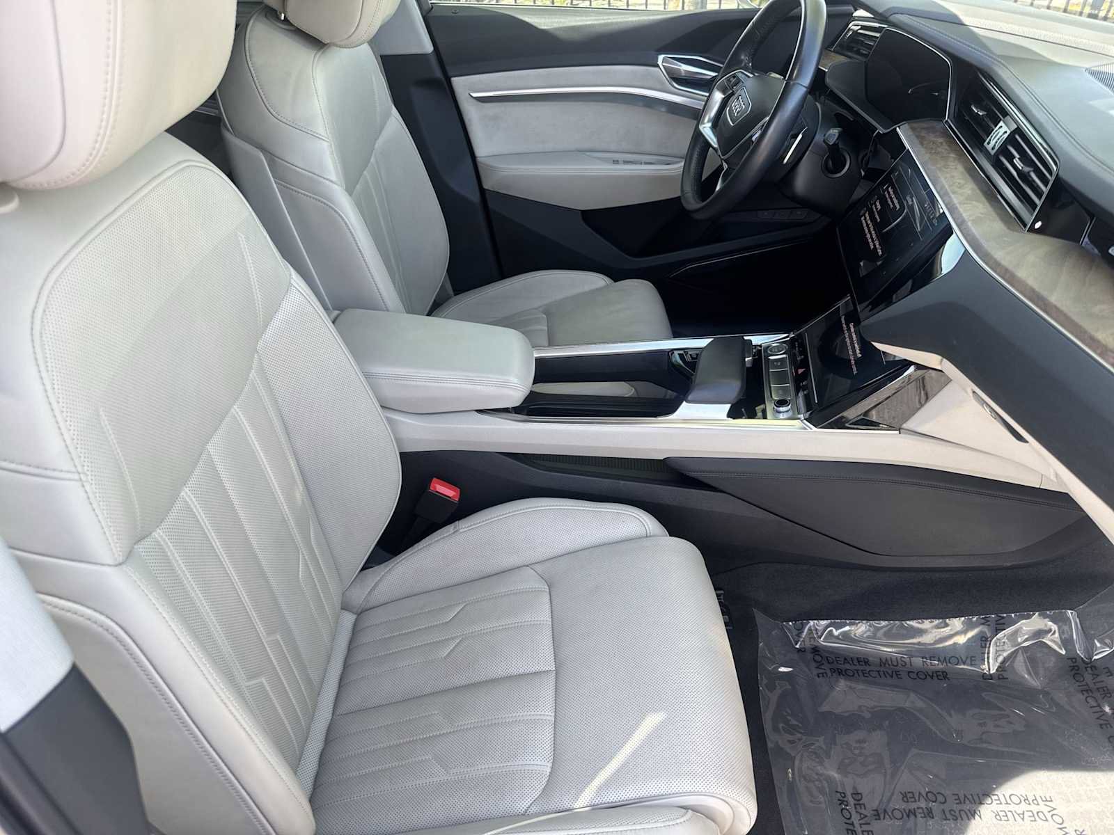 Used 2019 Audi e-tron Prestige w/ Prestige Package AWD/4WD image 18