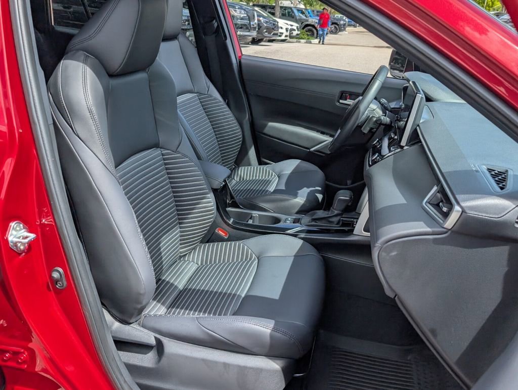 Used 2023 Toyota Corolla Cross AWD Hybrid w/ Convenience Package image 19