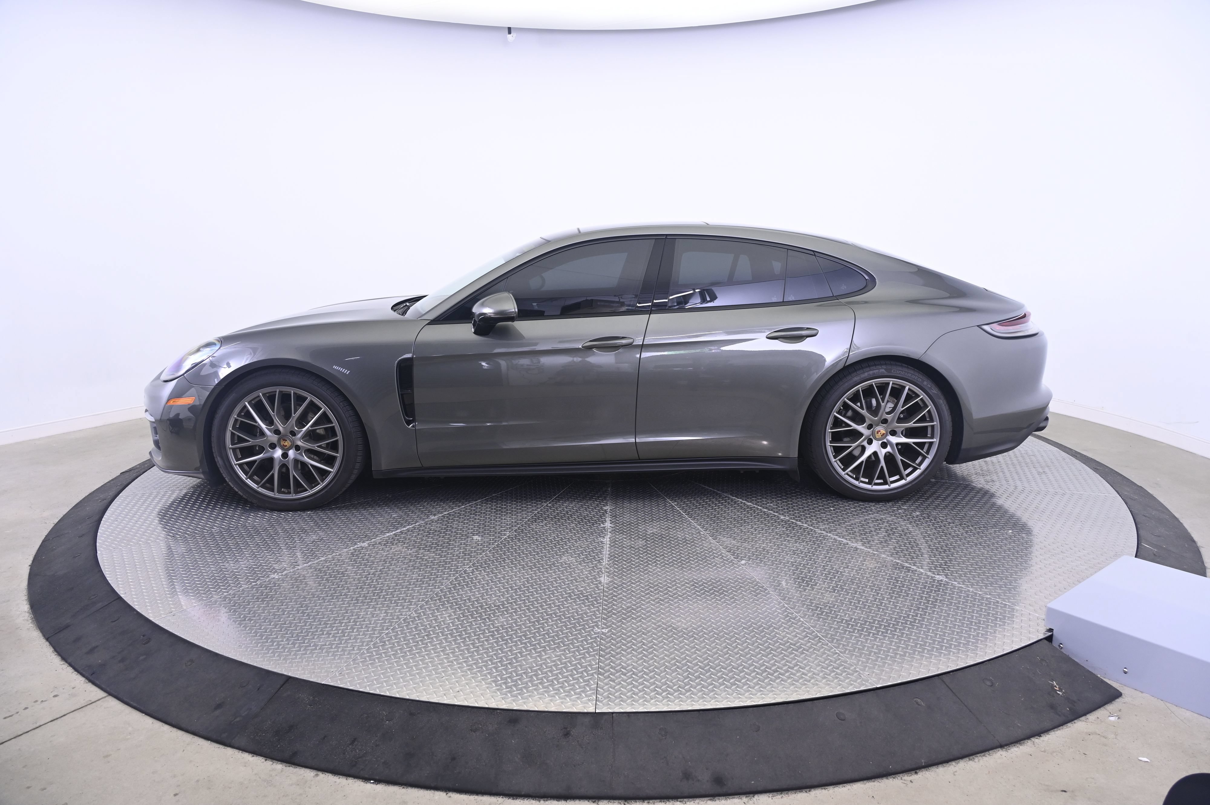 Certified 2023 Porsche Panamera 4S AWD/4WD image 2