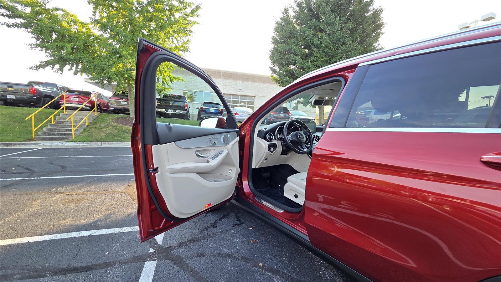 Used 2017 Mercedes-Benz GLC 300 4MATIC image 46