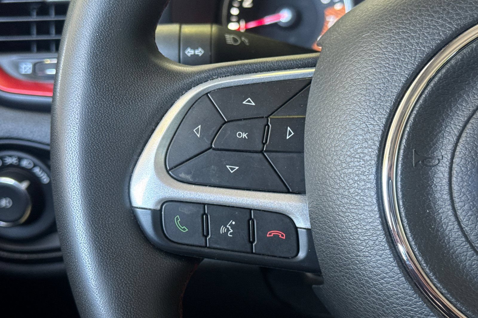 Used 2023 Jeep Renegade Trailhawk AWD/4WD image 29
