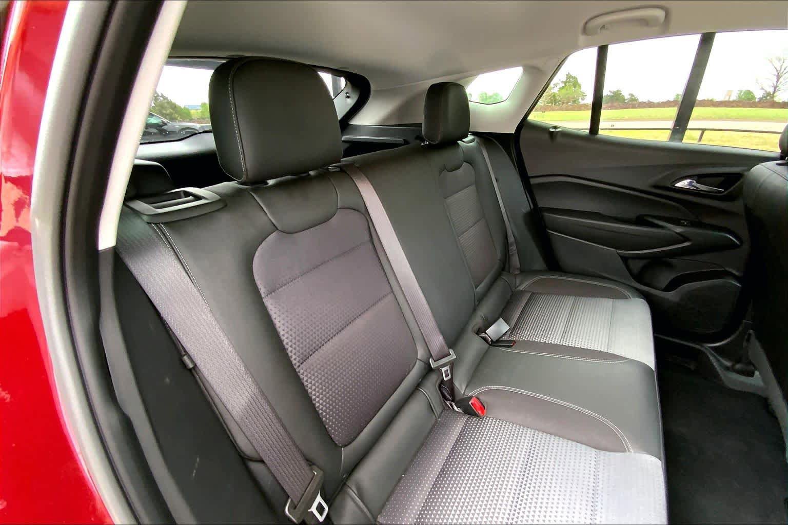 Used 2025 Chevrolet Trax LT FWD image 19