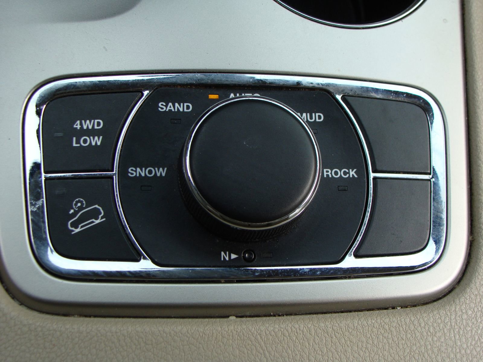 Used 2015 Jeep Grand Cherokee Limited w/ Luxury Group II image 29