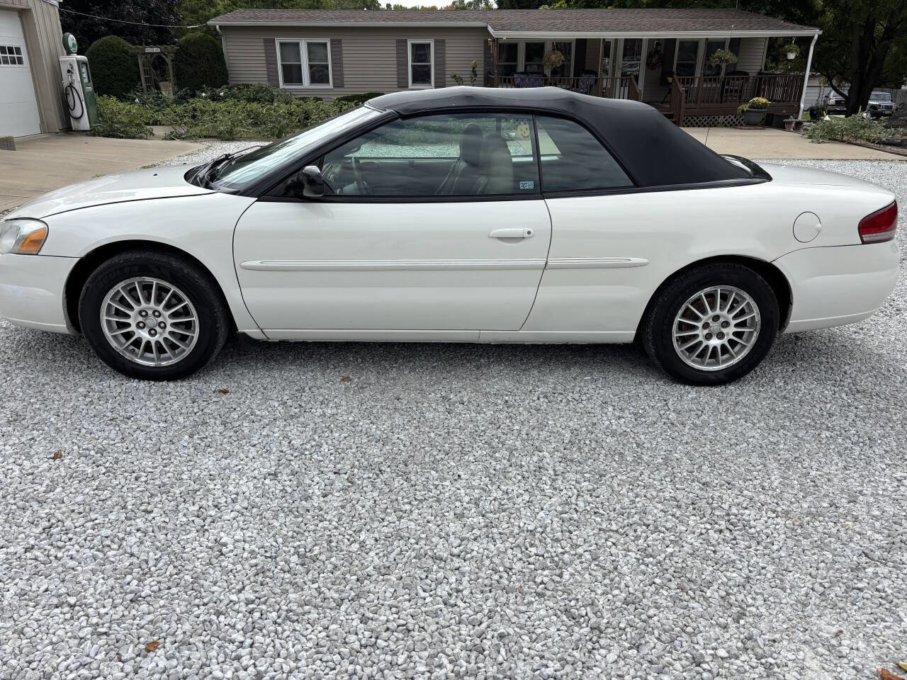 Used 2004 Chrysler Sebring LXi image 2
