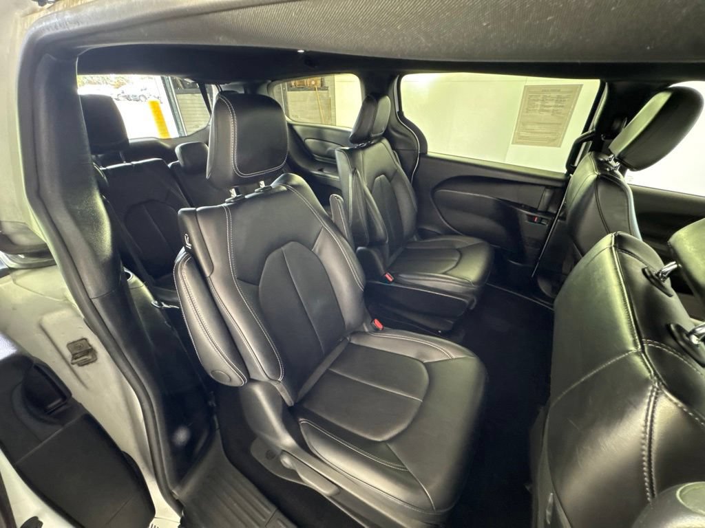 Certified 2024 Chrysler Pacifica Limited FWD image 33
