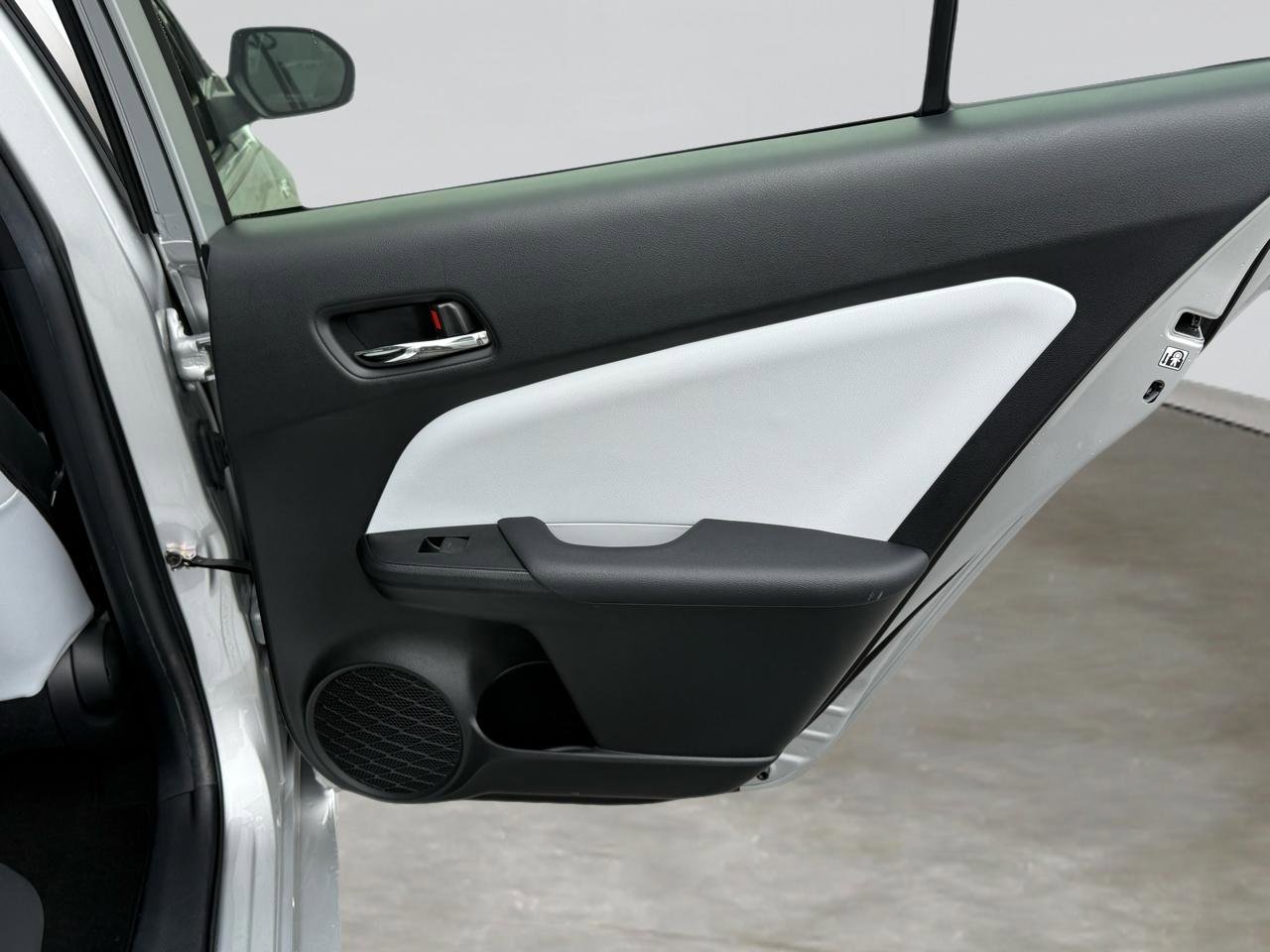 Used 2021 Toyota Prius XLE image 26