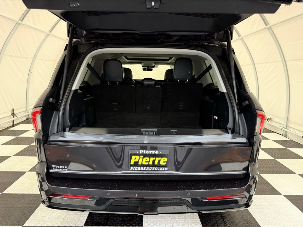 Used 2025 Lincoln Navigator L Reserve image 4