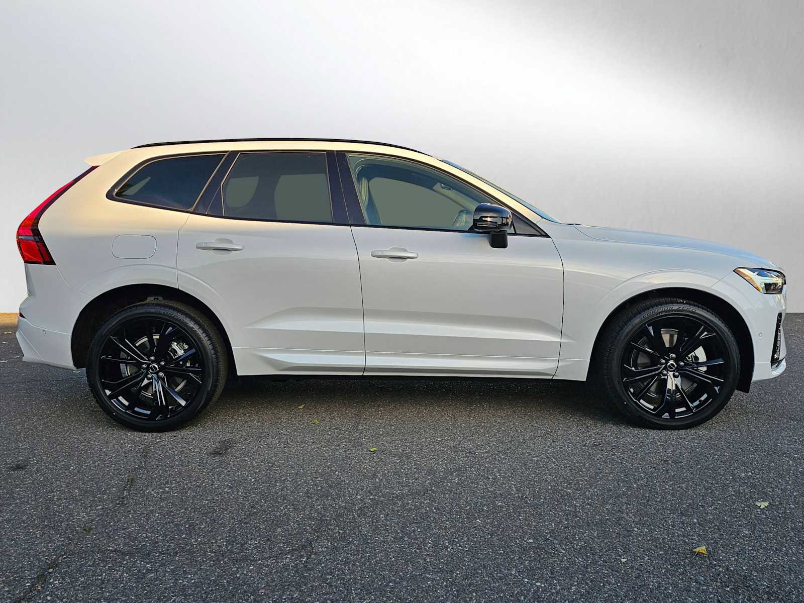 New 2026 Volvo XC60 B5 Ultra w/ Protection Package Premier image 8