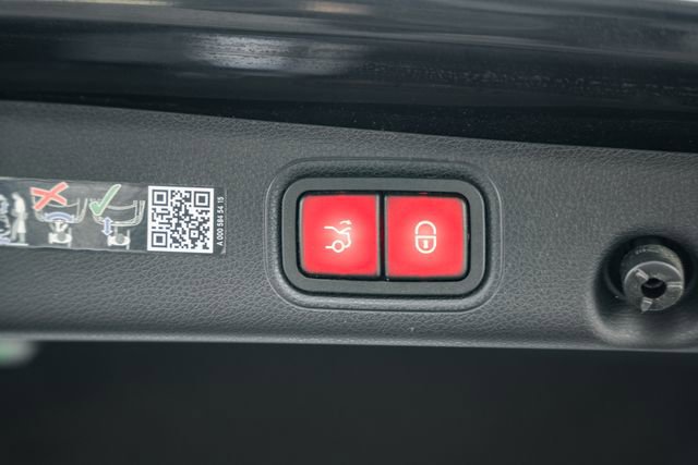 Used 2023 Mercedes-Benz E 350 4MATIC Sedan image 11