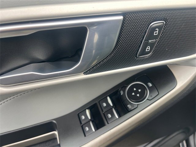 Used 2022 Ford Explorer XLT w/ Equipment Group 202A image 11