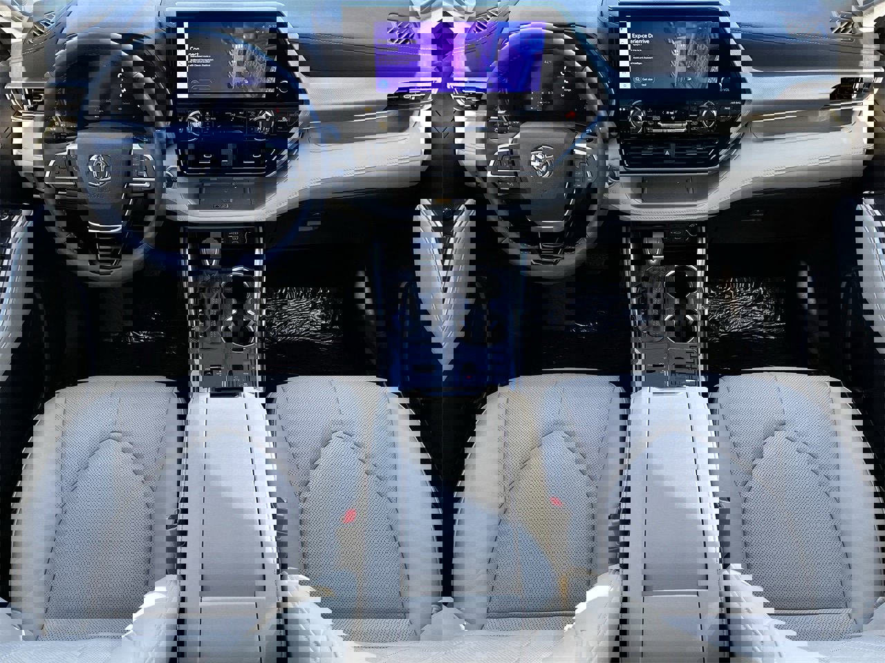 Used 2024 Toyota Highlander Platinum image 9