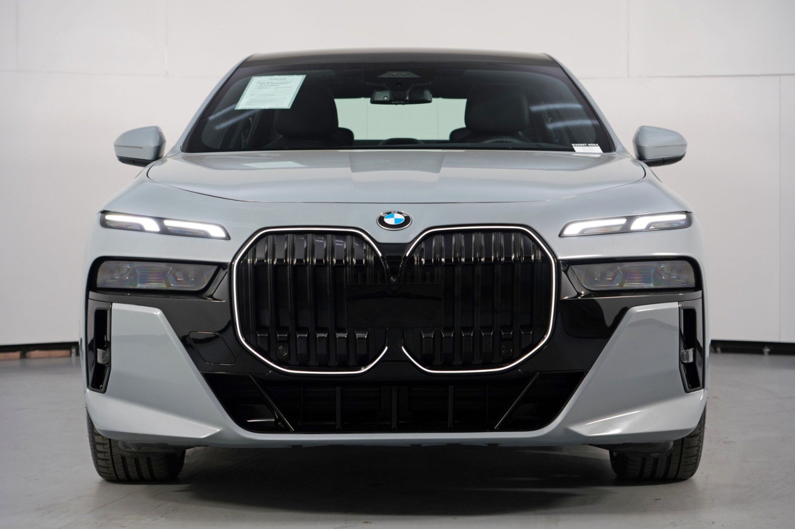 Used 2024 BMW 740i w/ Premium Package 2 RWD image 7