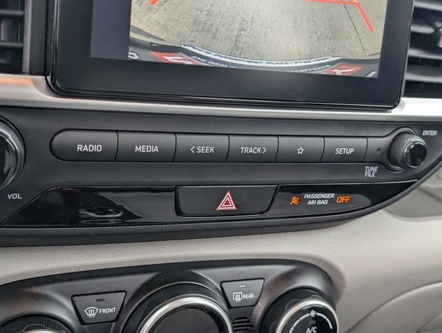 Used 2025 Hyundai Venue SEL FWD image 15