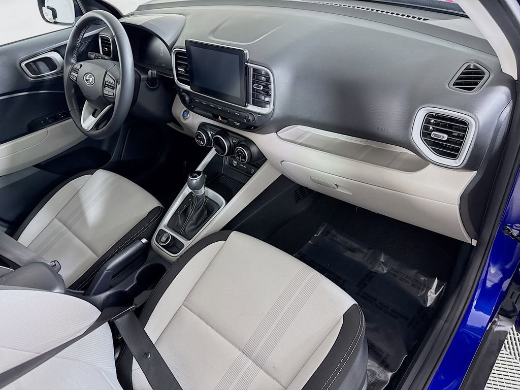 Certified 2024 Hyundai Venue SEL image 32