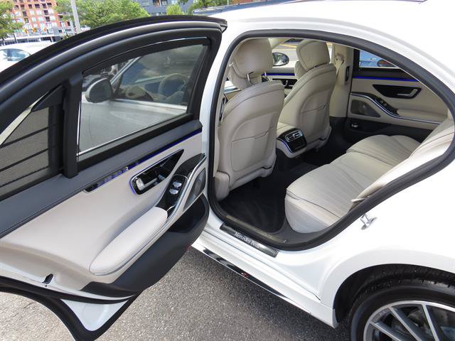Certified 2022 Mercedes-Benz S 500 4MATIC w/ AMG Line Package image 28
