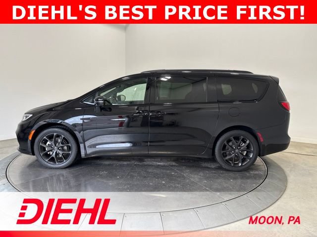 Used 2025 Chrysler Pacifica Limited FWD image 4
