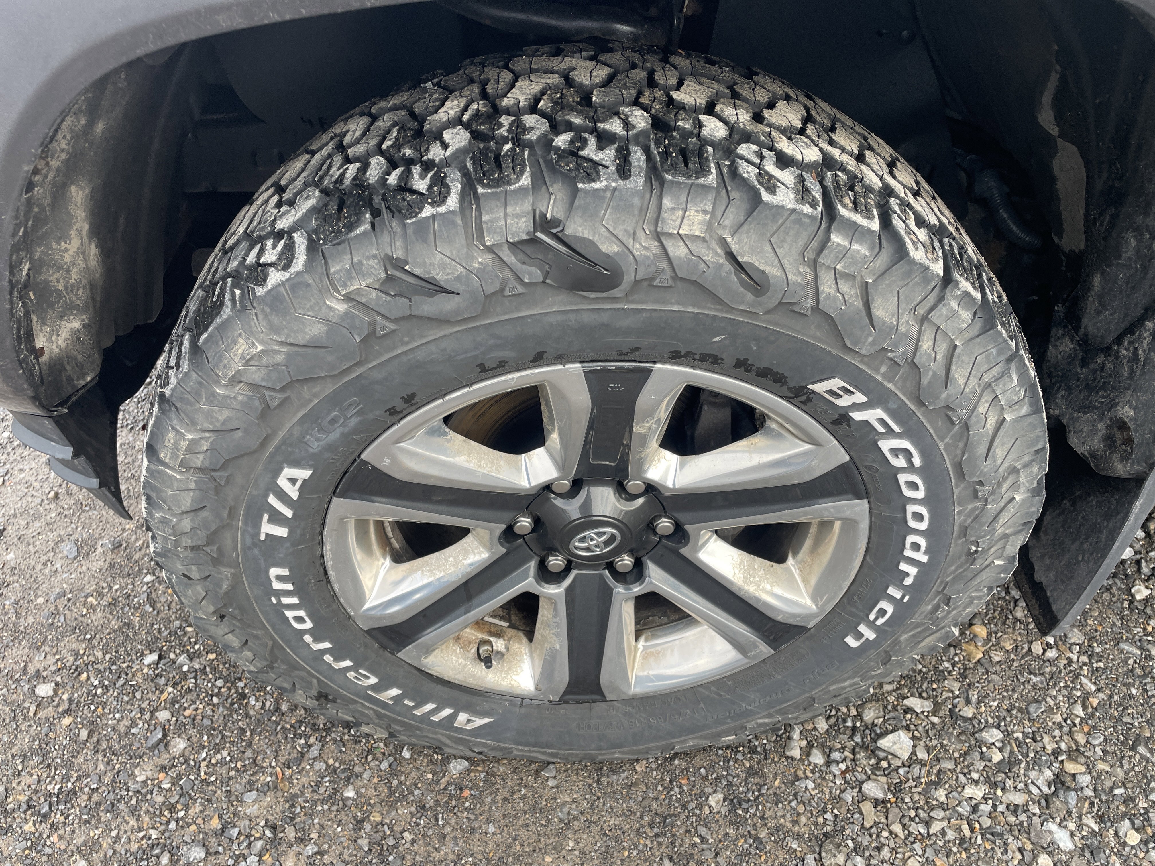 Used 2017 Toyota Tacoma Limited image 11