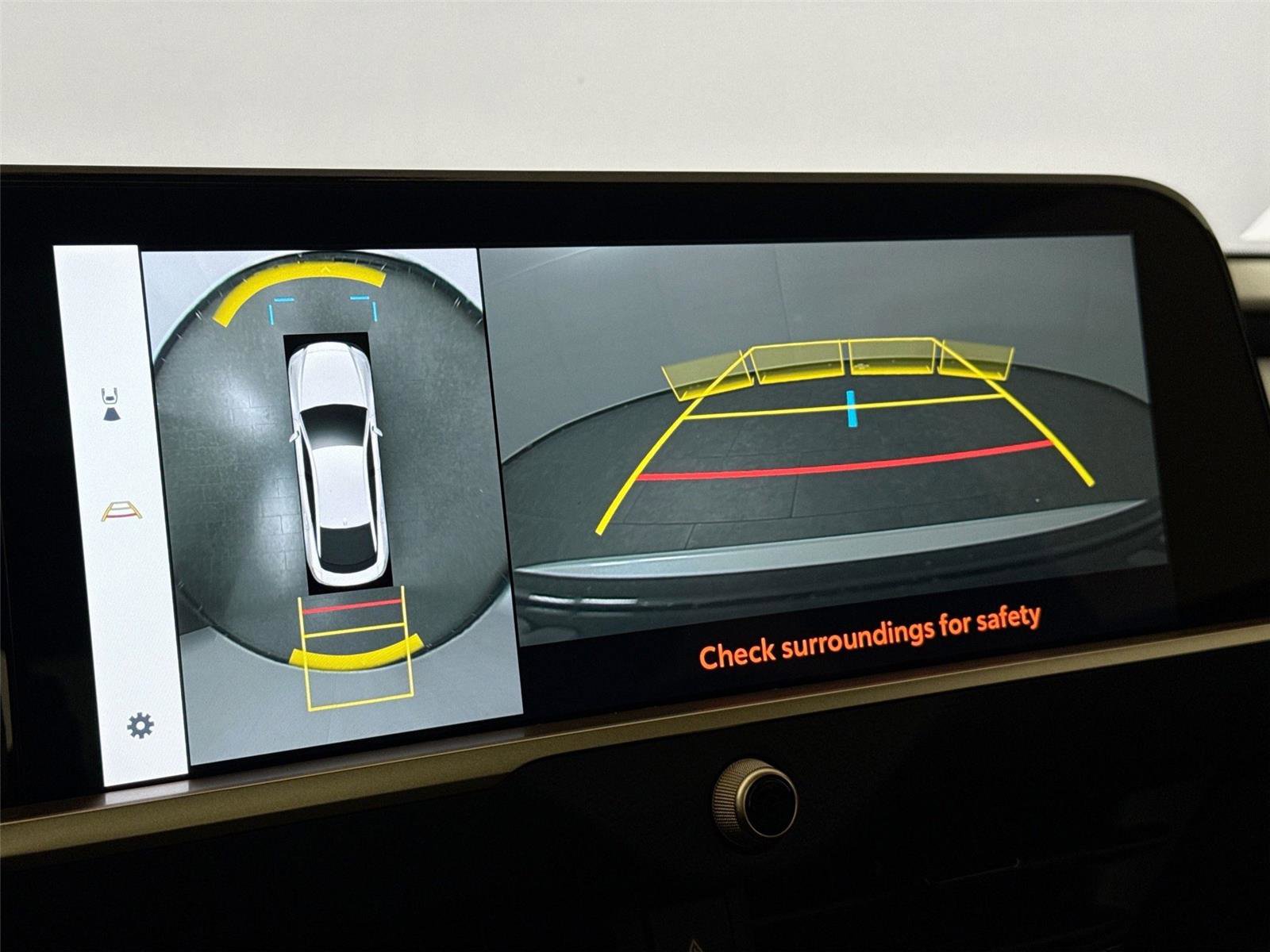 Certified 2025 Toyota Crown Platinum image 26