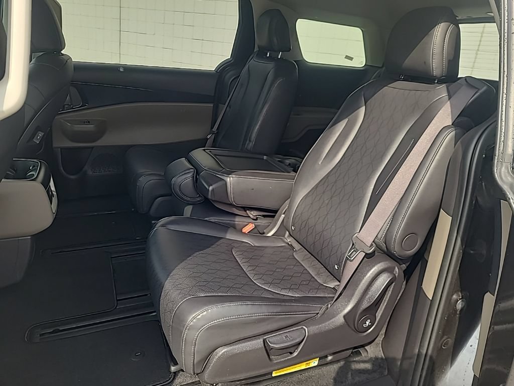 Certified 2025 Kia Carnival FWD image 21