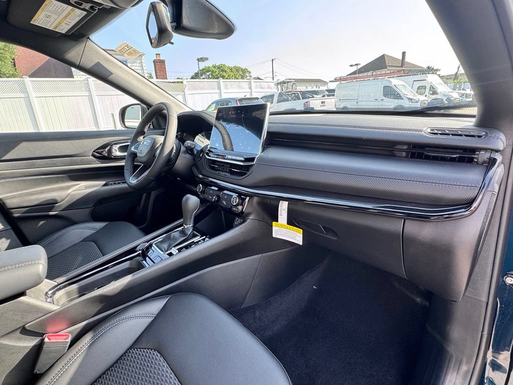 New 2026 Jeep Compass Latitude AWD/4WD image 17