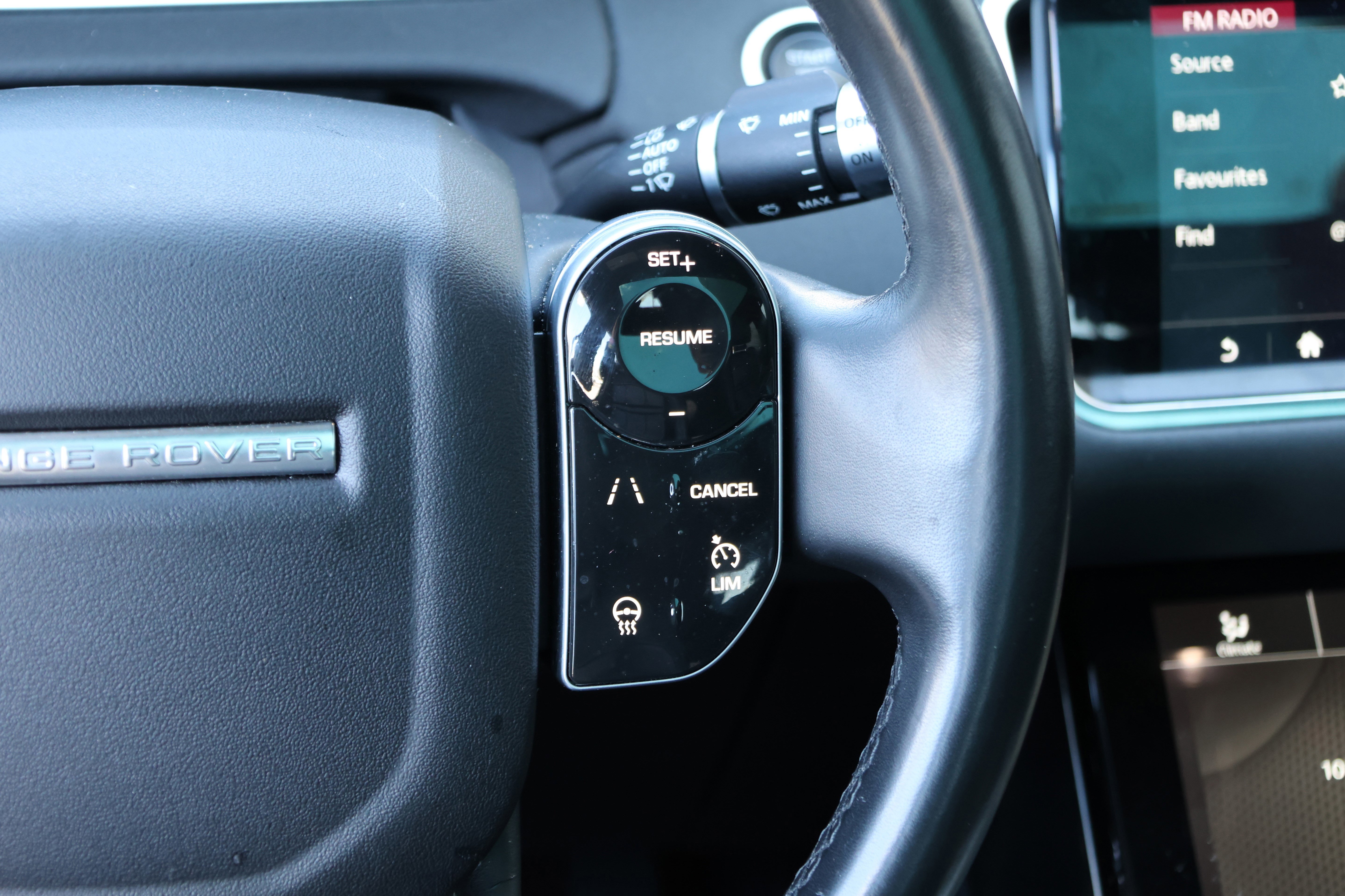 Used 2020 Land Rover Range Rover Evoque SE image 21