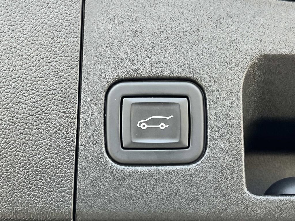 Used 2023 Cadillac XT4 Premium Luxury w/ Enhanced Visibility Package image 12