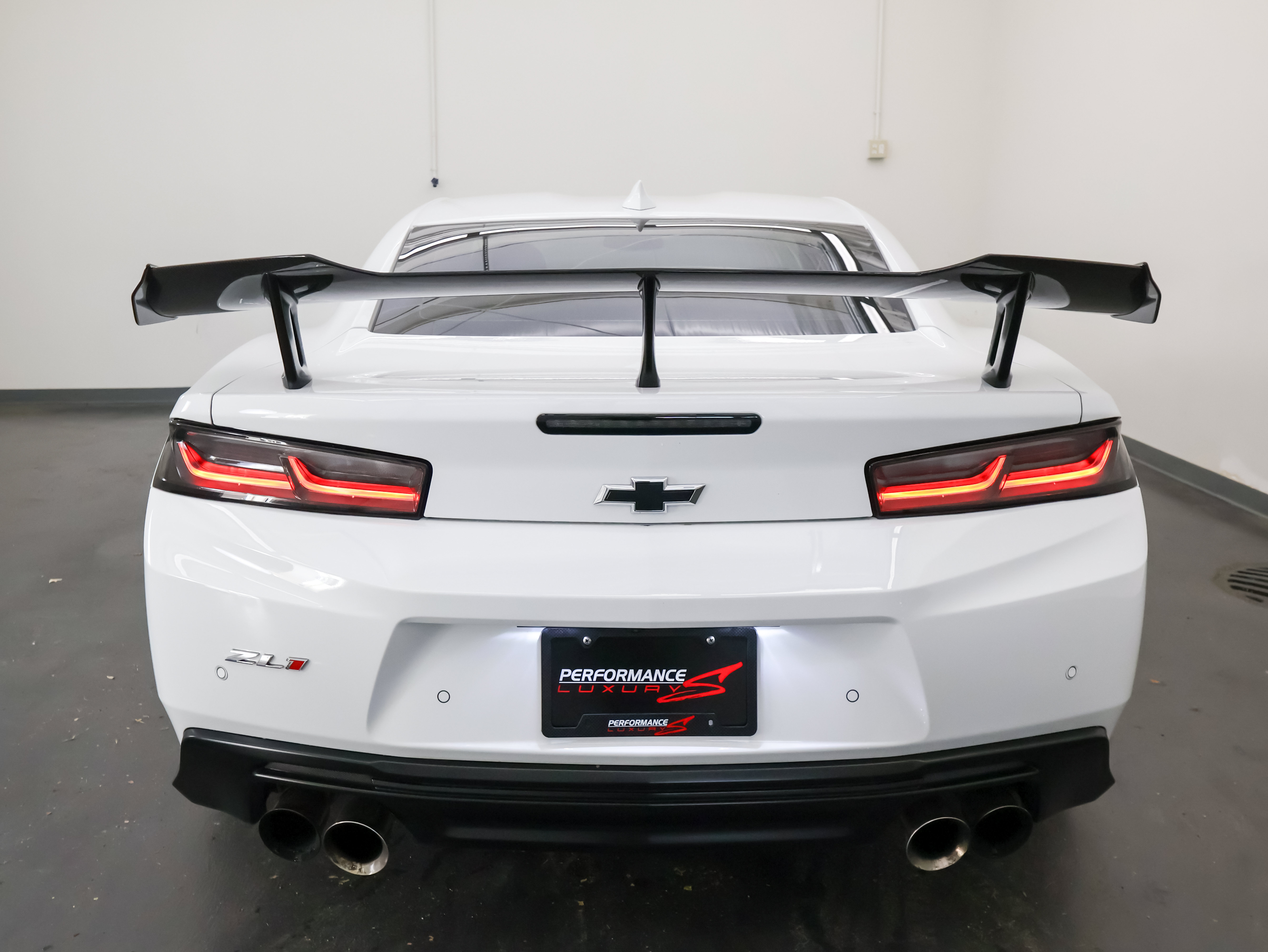 Used 2018 Chevrolet Camaro ZL1 RWD image 4