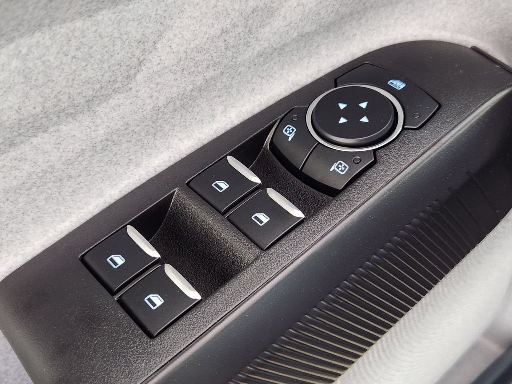 New 2026 Ford Maverick XLT w/ XLT Luxury Package FWD image 18