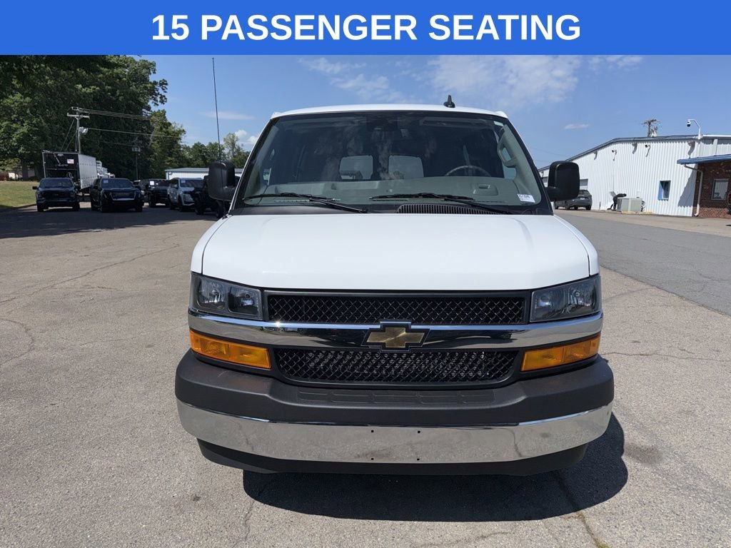 Used 2025 Chevrolet Express 3500 LT w/ LT Preferred Equipment Group RWD image 8
