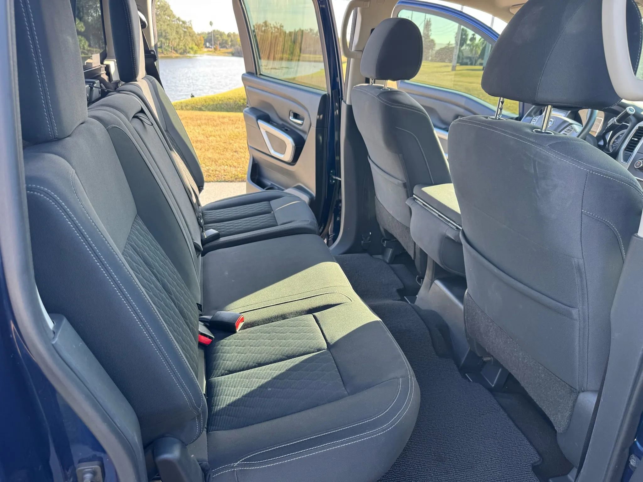 Used 2018 Nissan Titan SV image 15