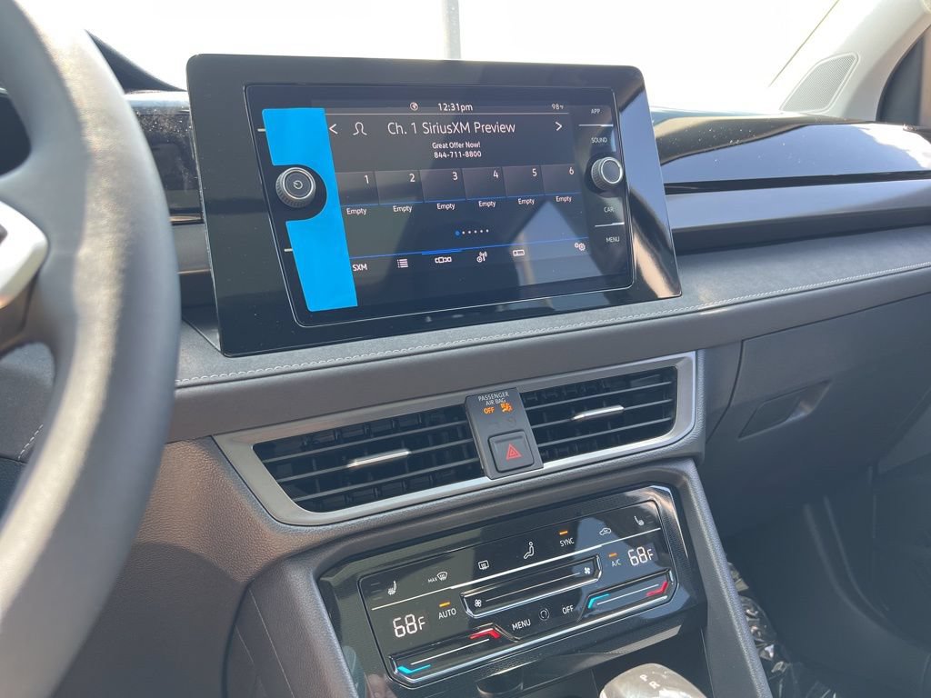 New 2025 Volkswagen Taos SE FWD image 20