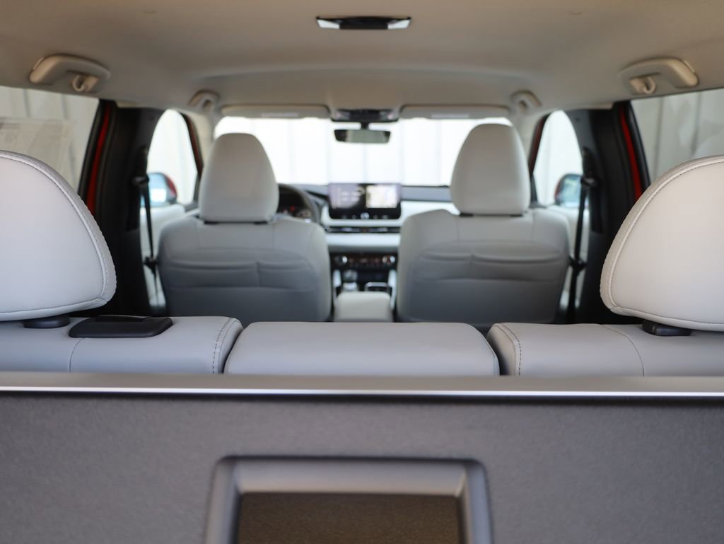 New 2025 Mitsubishi Outlander SE image 29