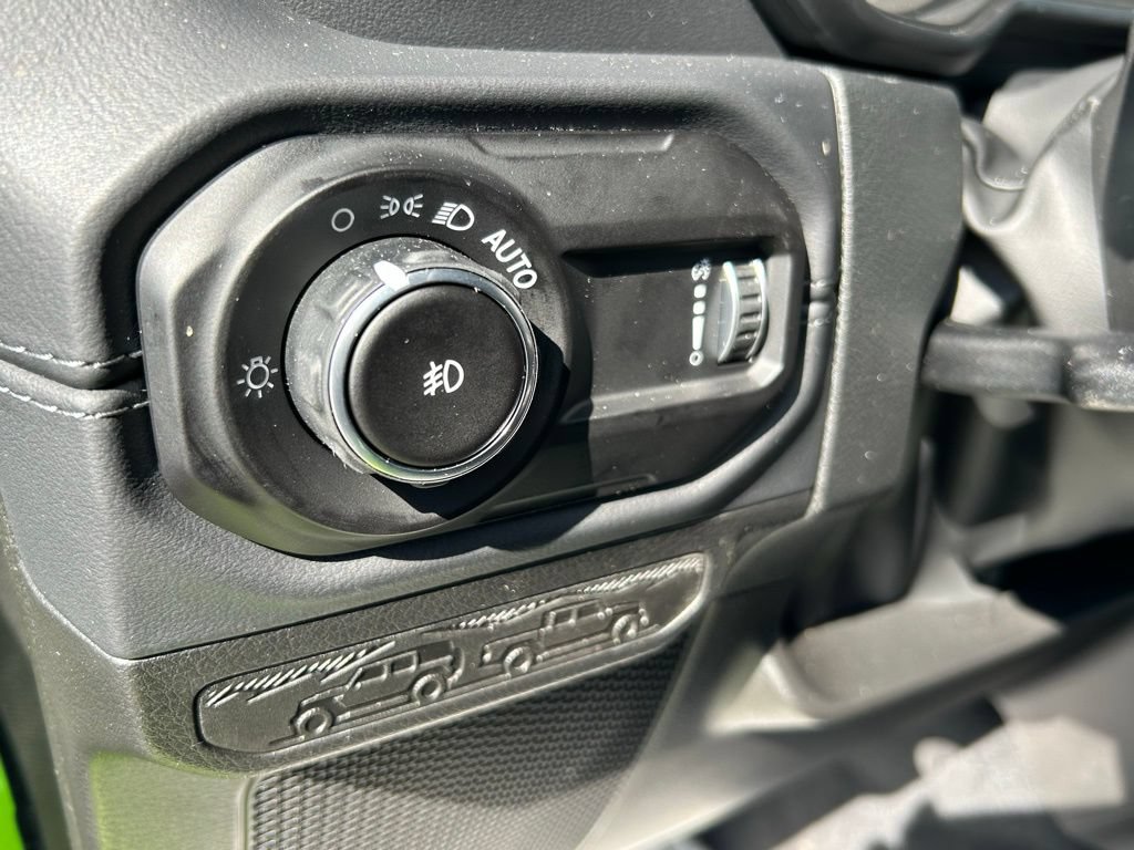 New 2026 Jeep Wrangler Unlimited Sahara w/ Whitecap Package AWD/4WD image 14
