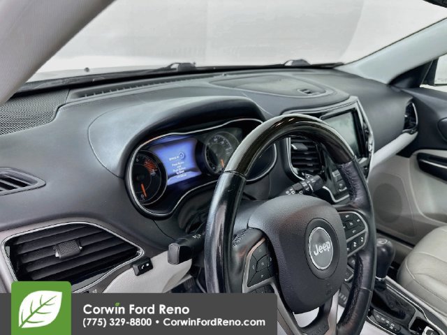 Used 2019 Jeep Cherokee Overland w/ Technology Group AWD/4WD image 11