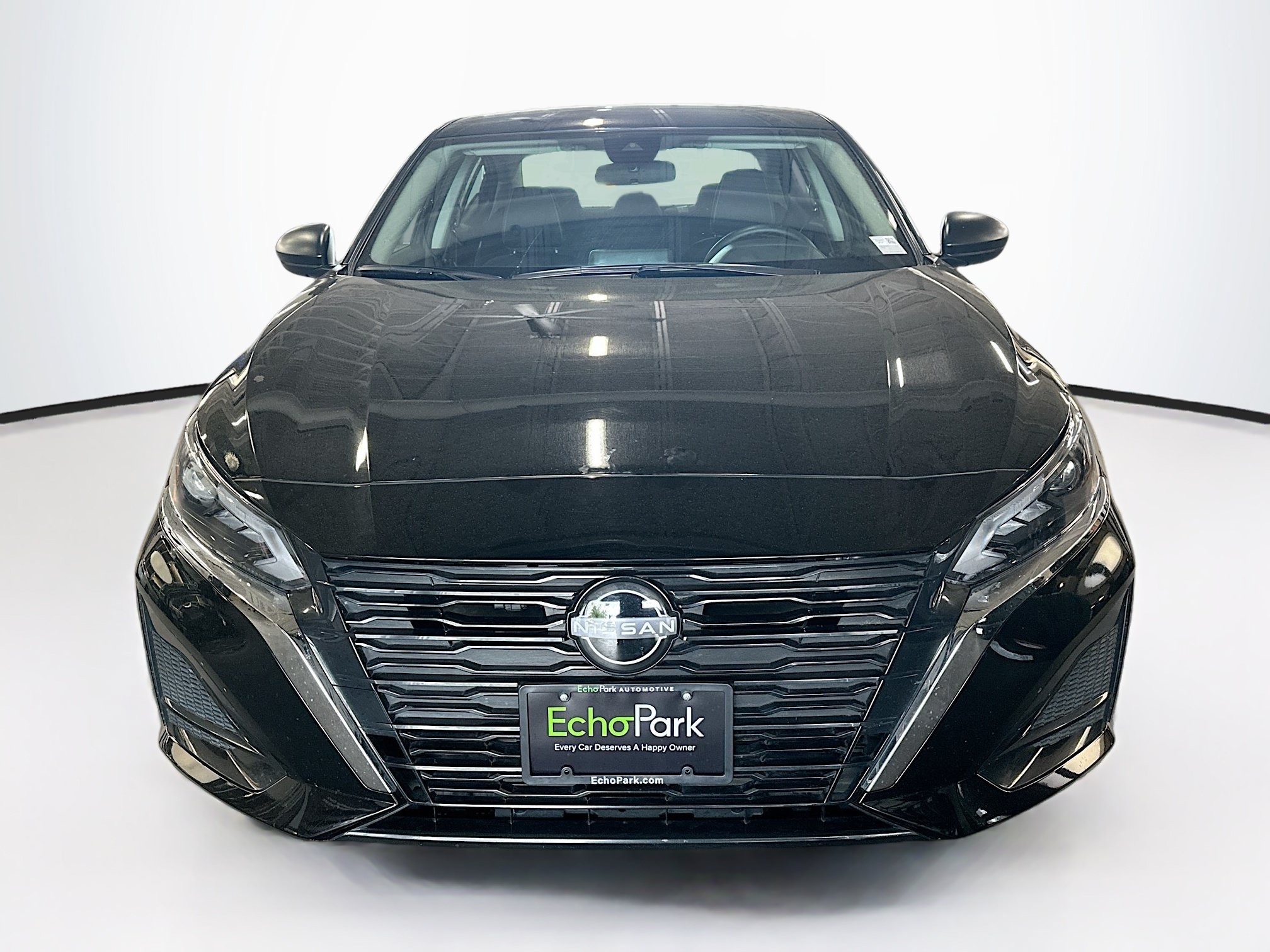 Used 2025 Nissan Altima 2.5 SV FWD image 2
