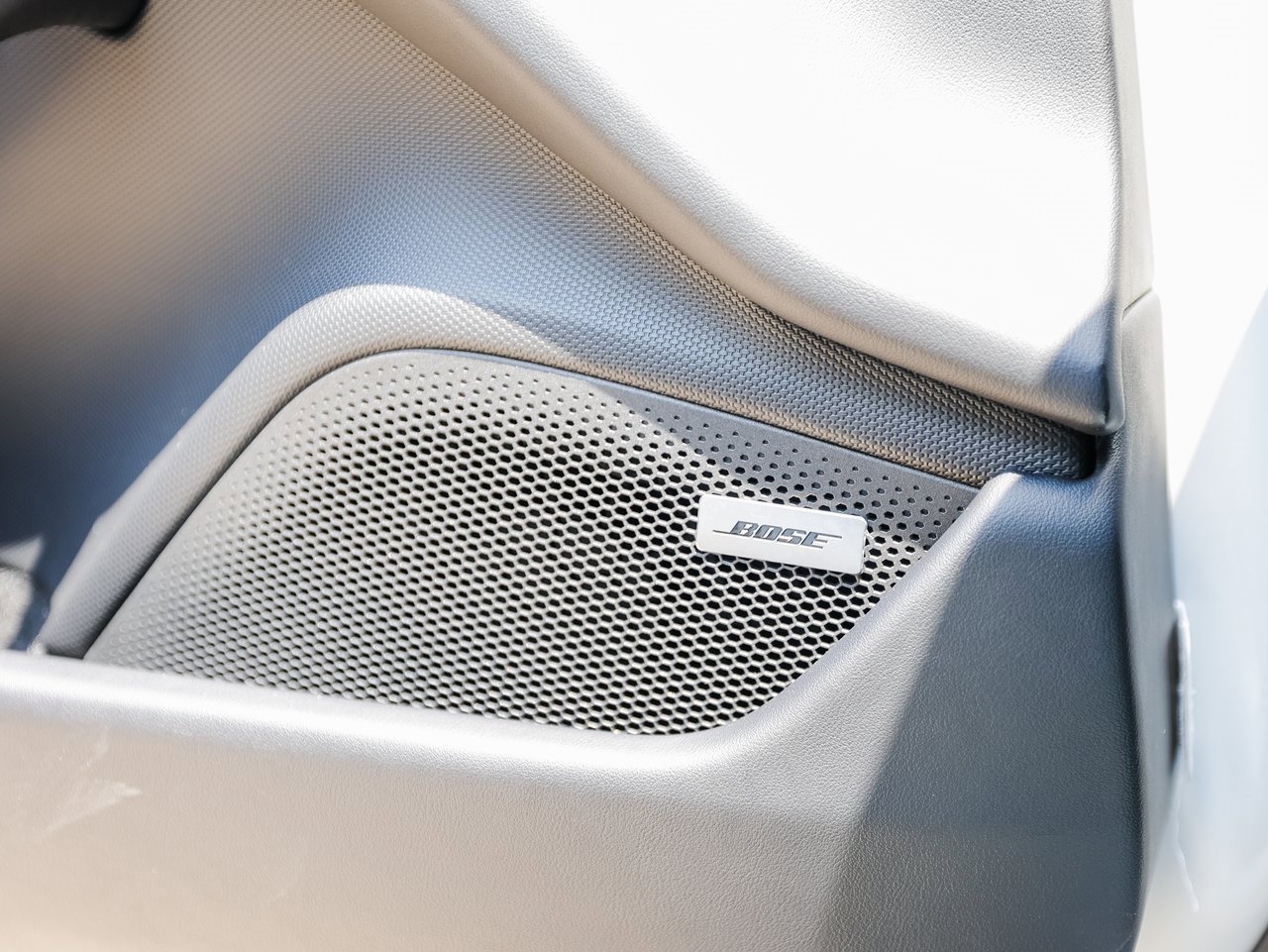 New 2026 Porsche Taycan image 22