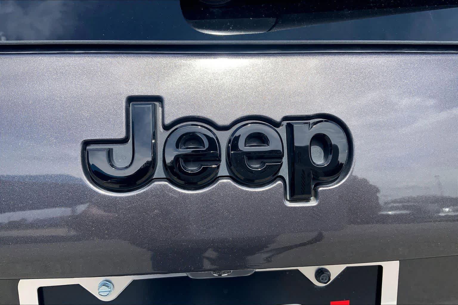 Used 2022 Jeep Cherokee Latitude w/ Sun & Sound Group AWD/4WD image 31