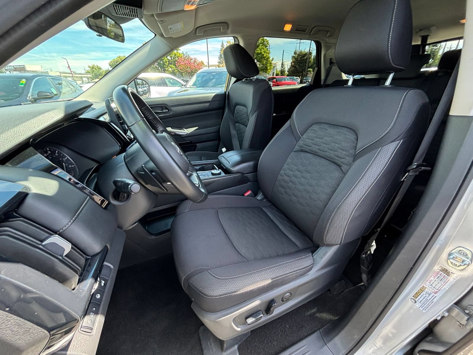 Used 2025 Nissan Pathfinder SV AWD/4WD image 38