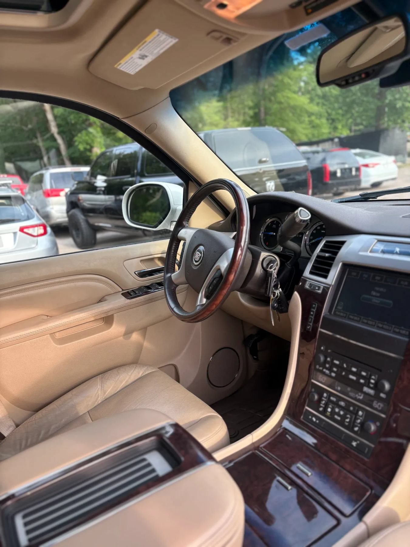 Used 2011 Cadillac Escalade Premium AWD/4WD image 30