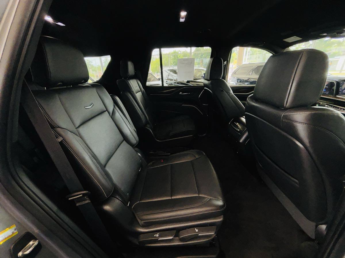 Used 2022 Cadillac Escalade Luxury AWD/4WD image 38