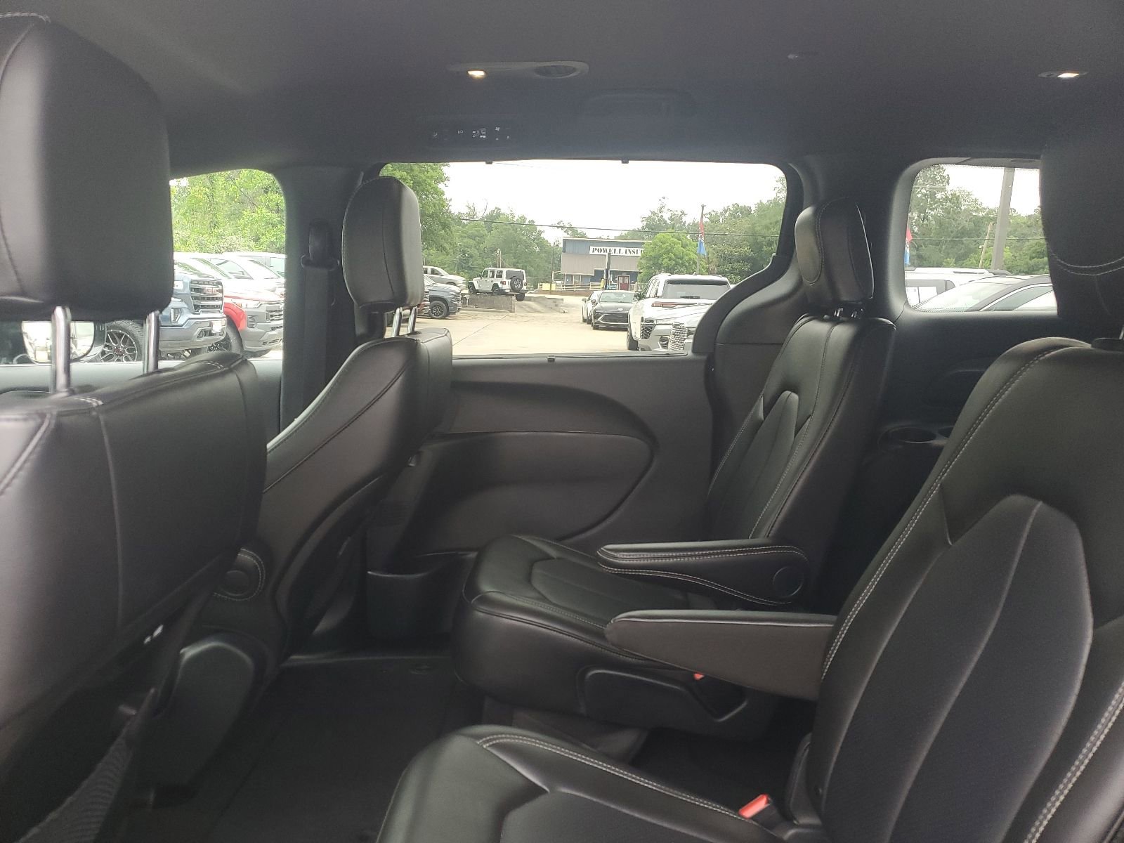 Used 2025 Chrysler Pacifica Select FWD image 12