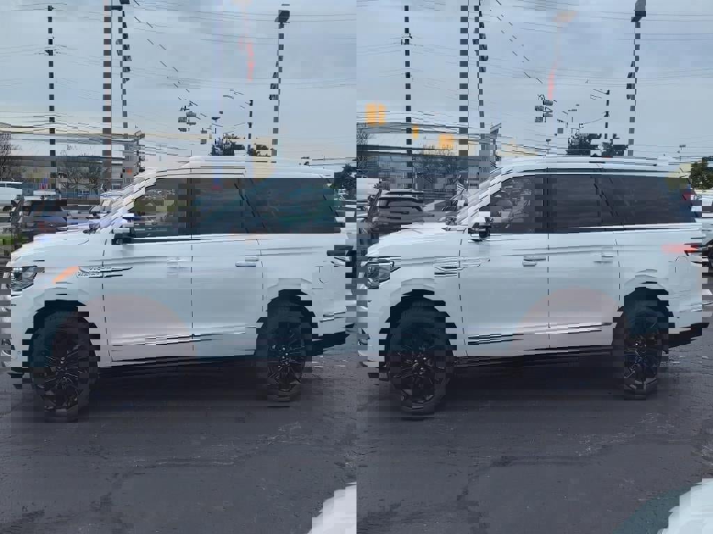 New 2023 Lincoln Navigator L Reserve image 27