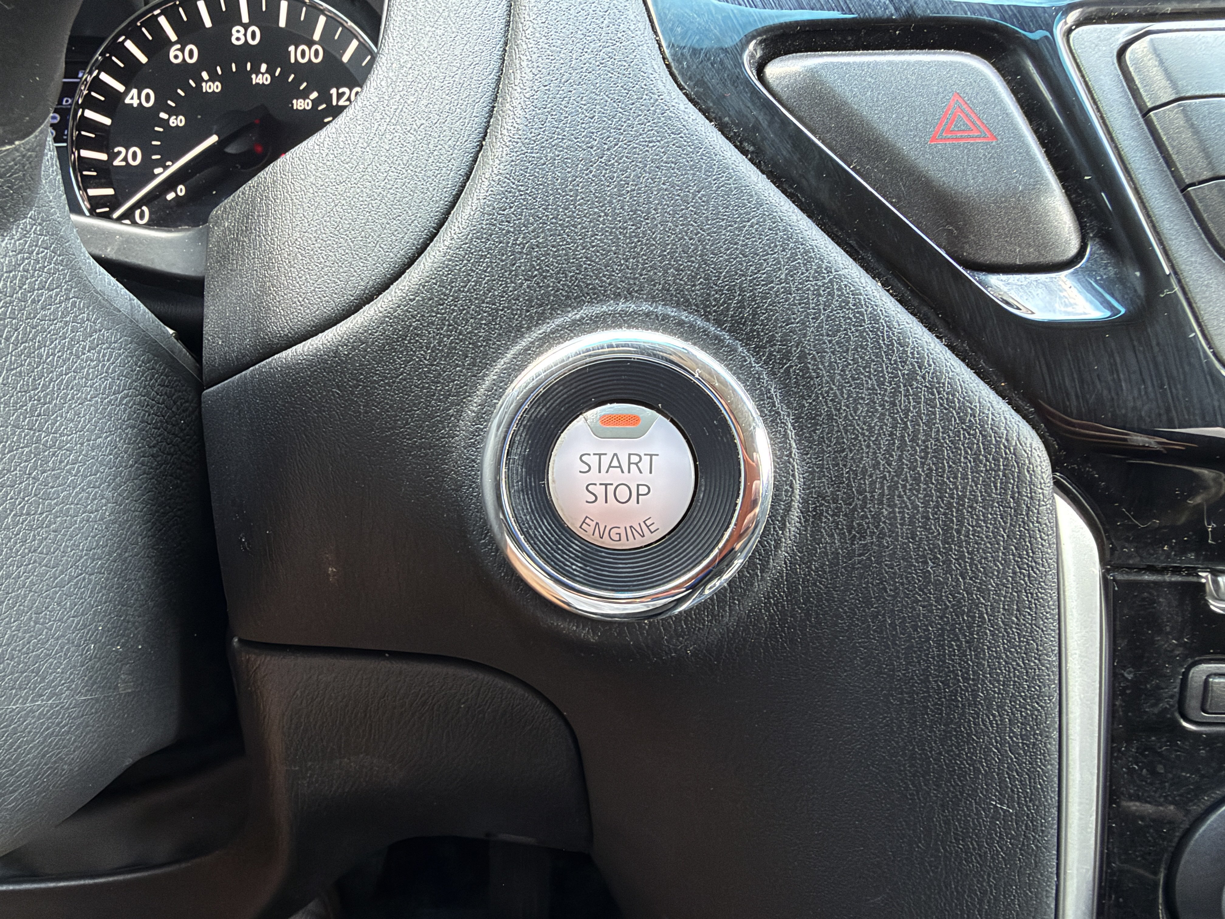Used 2015 Nissan Pathfinder SV FWD image 18