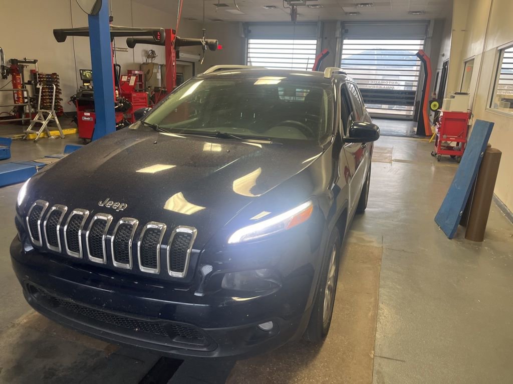 Used 2014 Jeep Cherokee Latitude AWD/4WD image 5