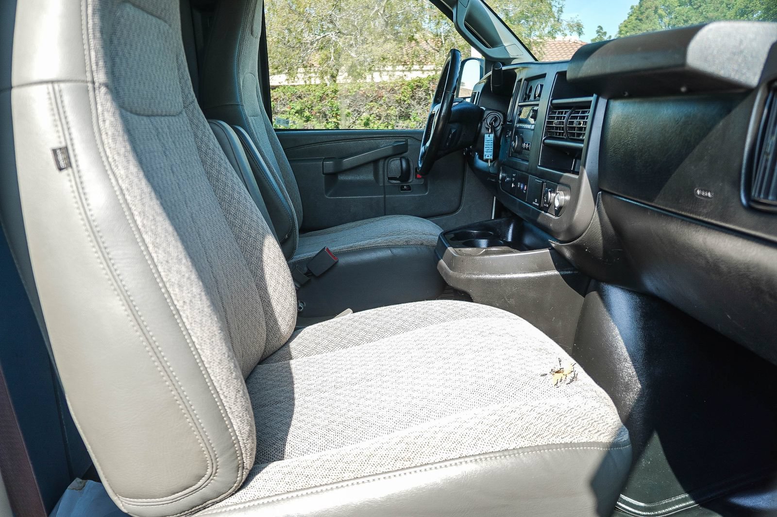 Used 2017 Chevrolet Express 3500 RWD image 18