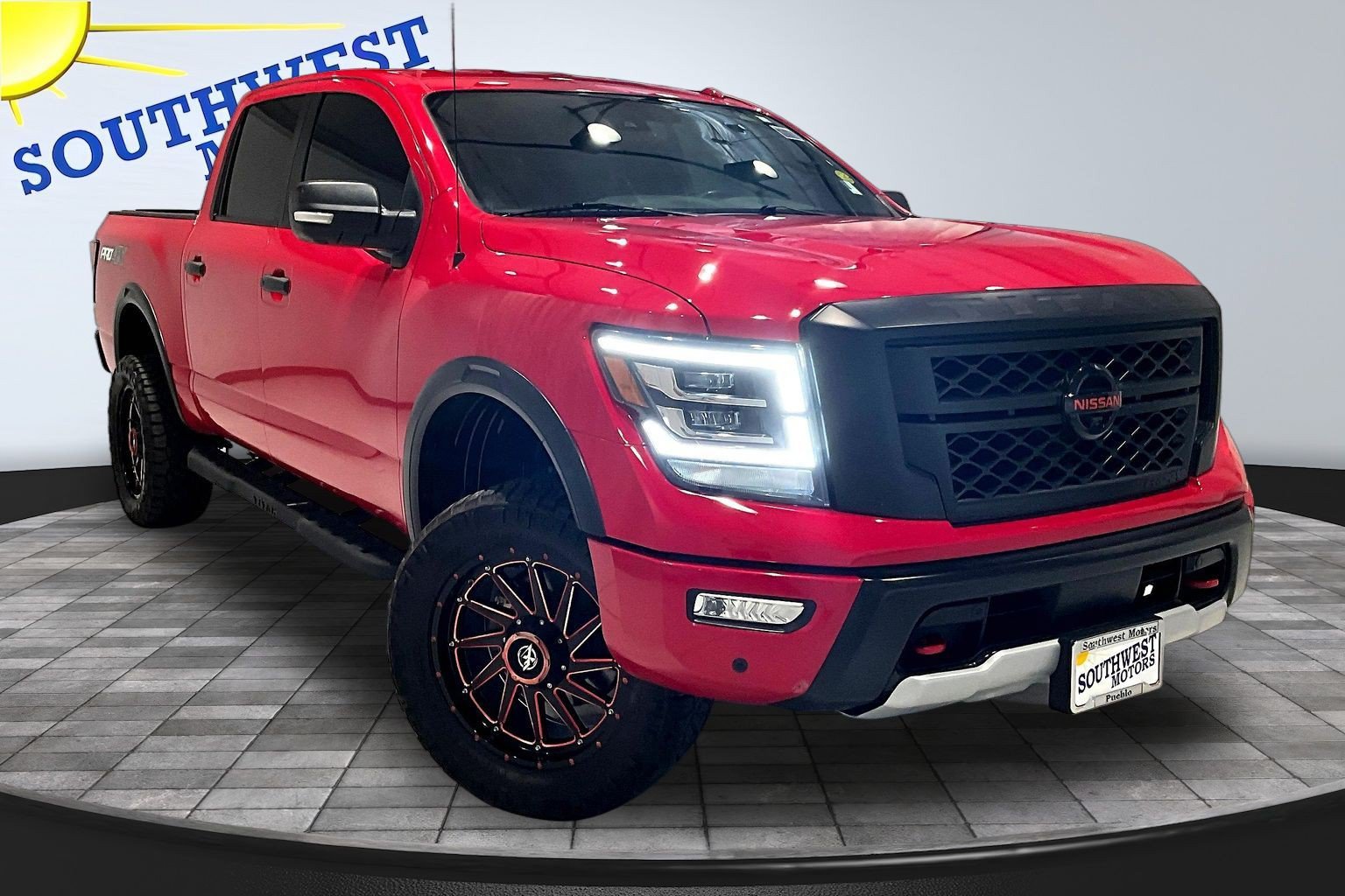 Used 2021 Nissan Titan PRO-4X w/ Pro-4x Convenience Package AWD/4WD image 3