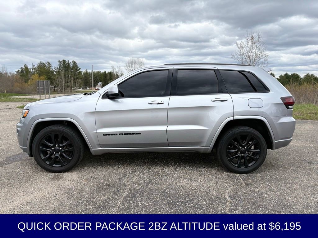 Used 2018 Jeep Grand Cherokee Altitude AWD/4WD image 3