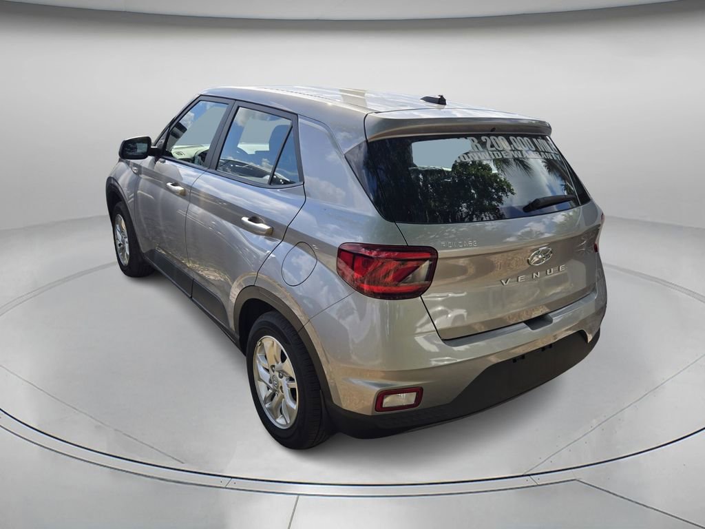 Certified 2025 Hyundai Venue SE image 7