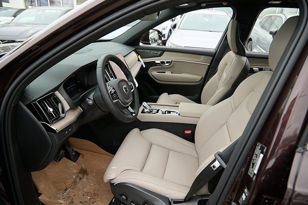 New 2026 Volvo XC90 T8 Ultra w/ Protection Package image 12