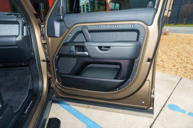 Used 2025 Land Rover Defender 130 X image 28